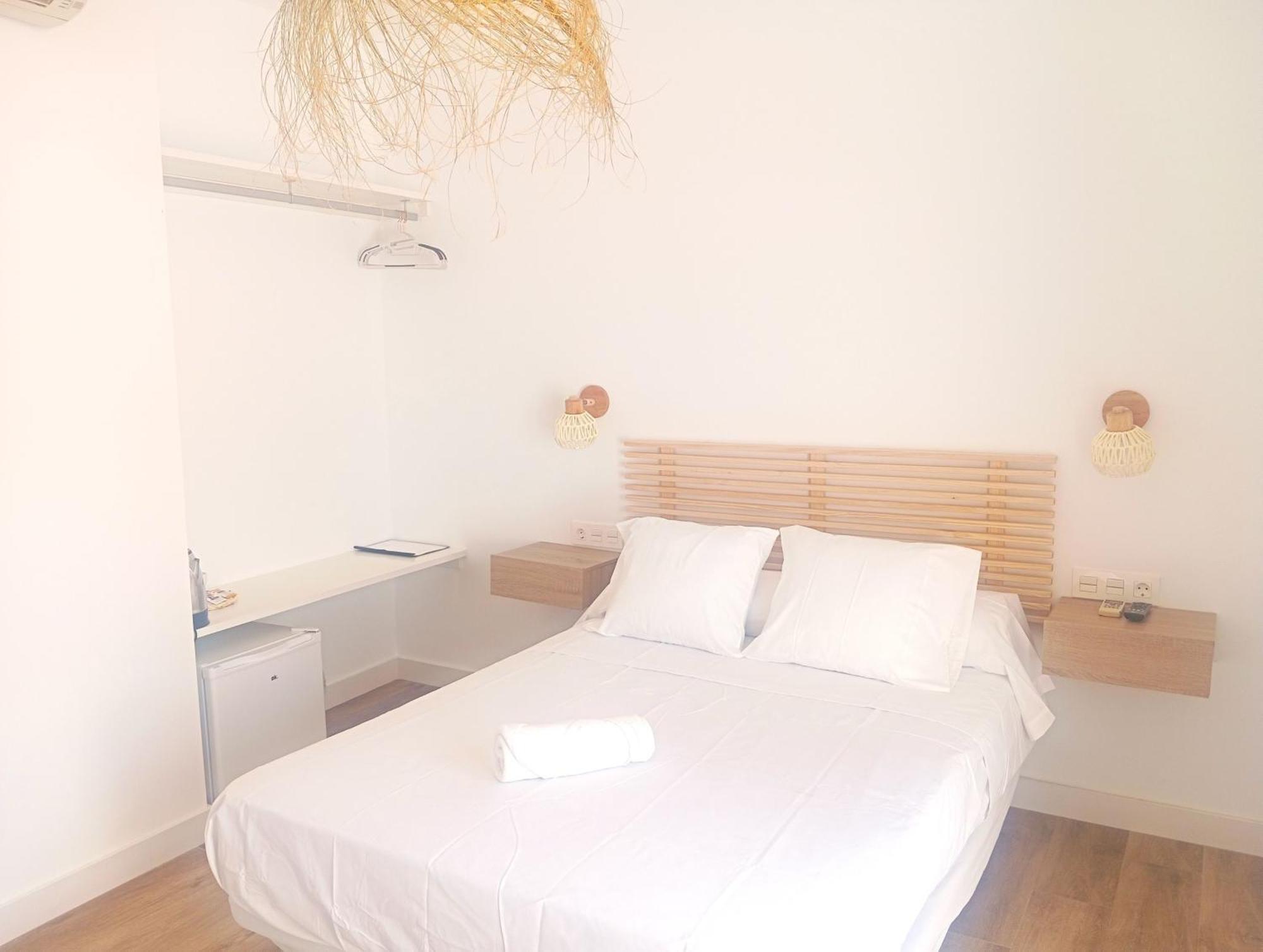 Hostal Casa Emilio Almeria Exterior photo