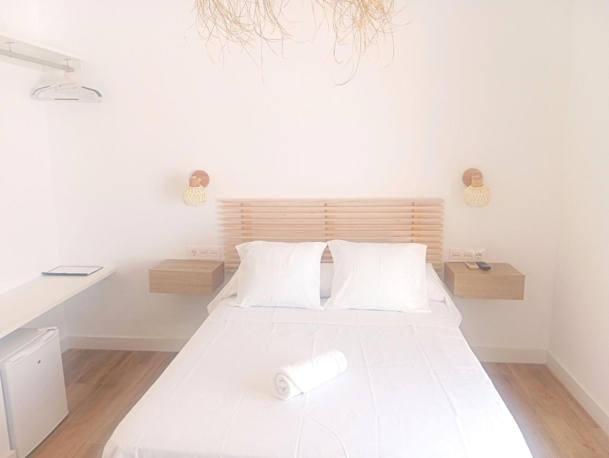 Hostal Casa Emilio Almeria Exterior photo