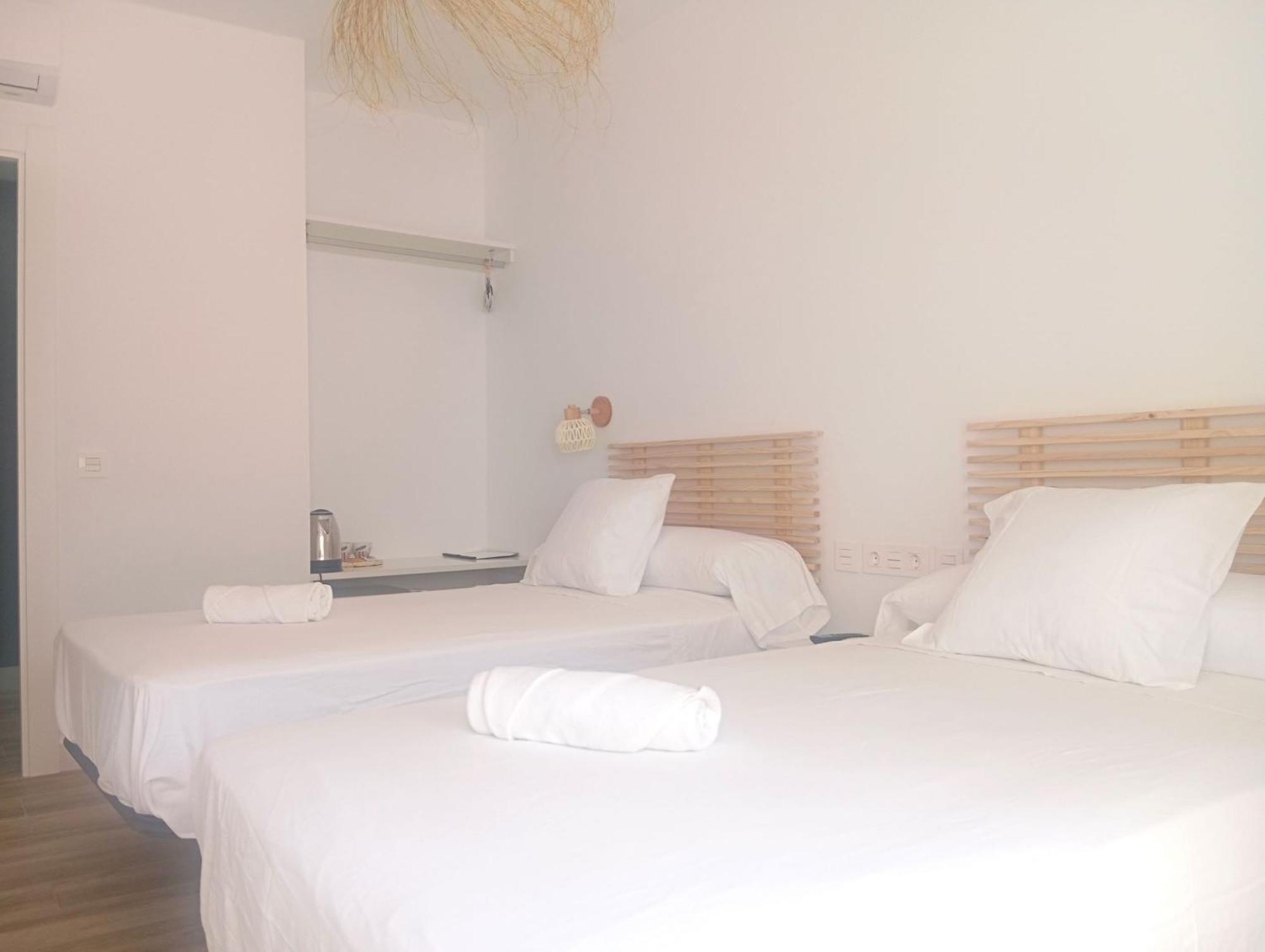 Hostal Casa Emilio Almeria Exterior photo